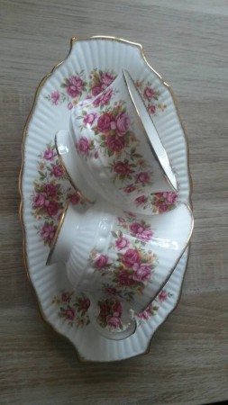 Suiker/Melk stel - Elizabethan, Pattern Queens Rose - €20.- 